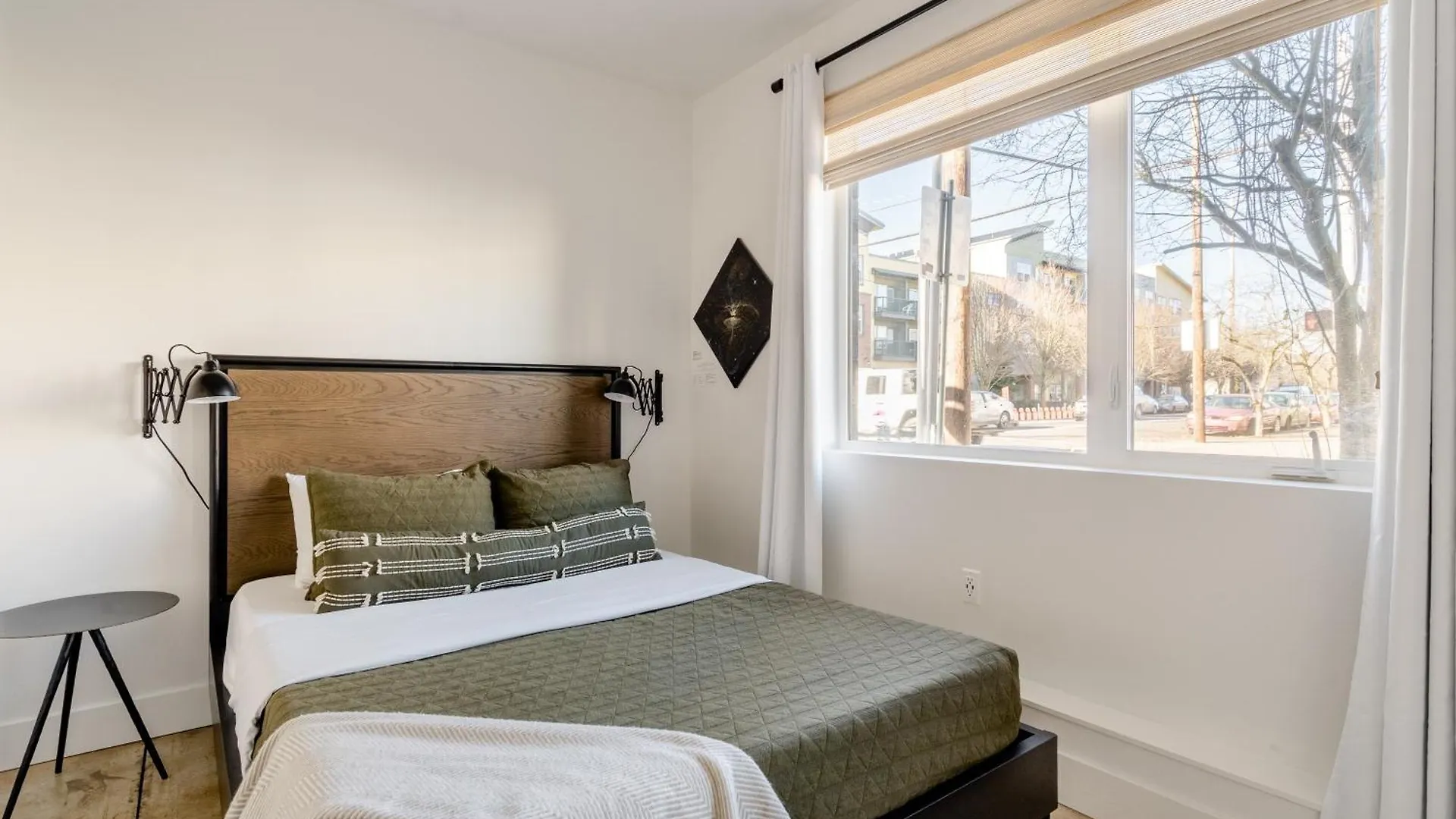 Studio Bliss Dual-Queen Stay In Vibrant Alberta Portland Apartment
